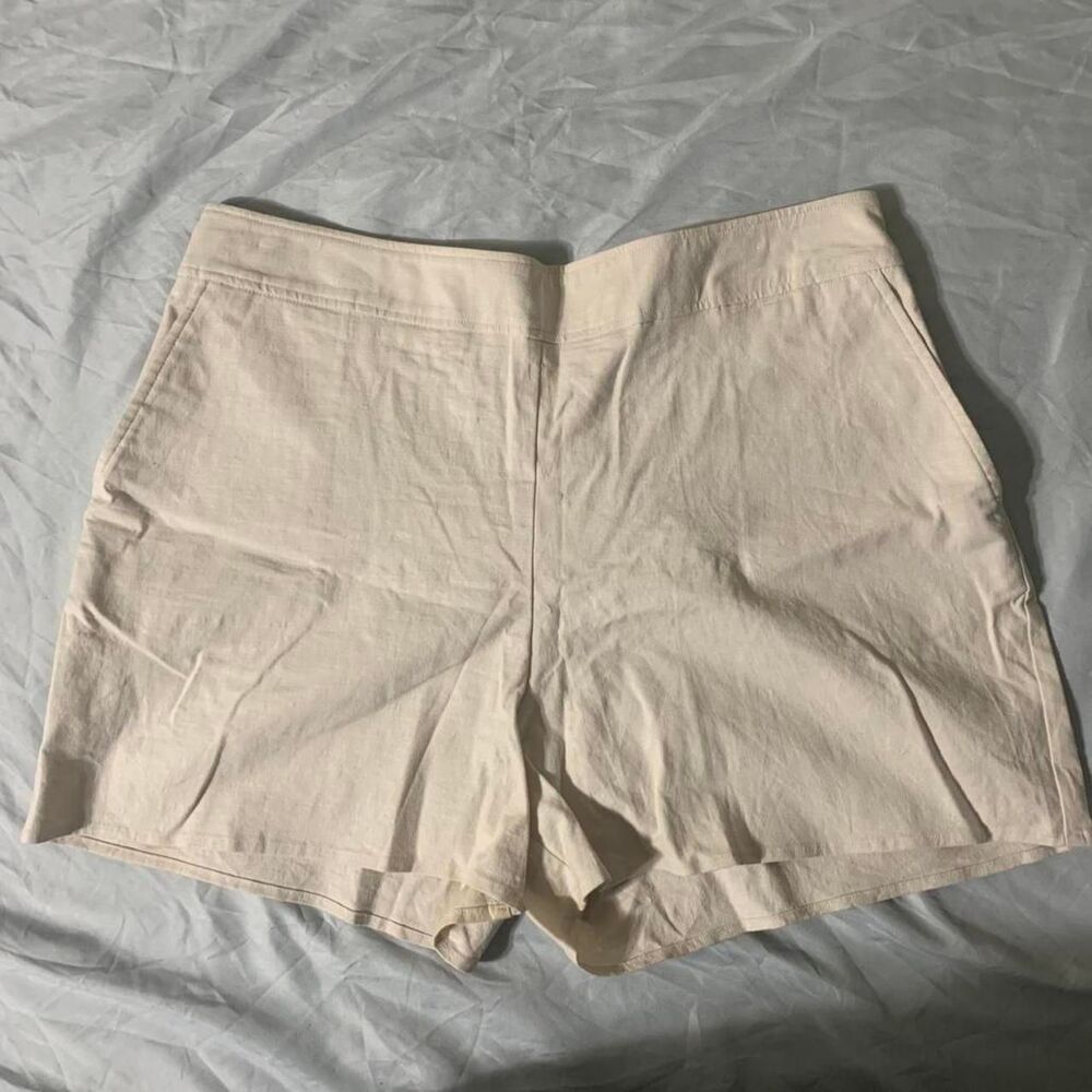 Express Women's High Rise Cream Shorts